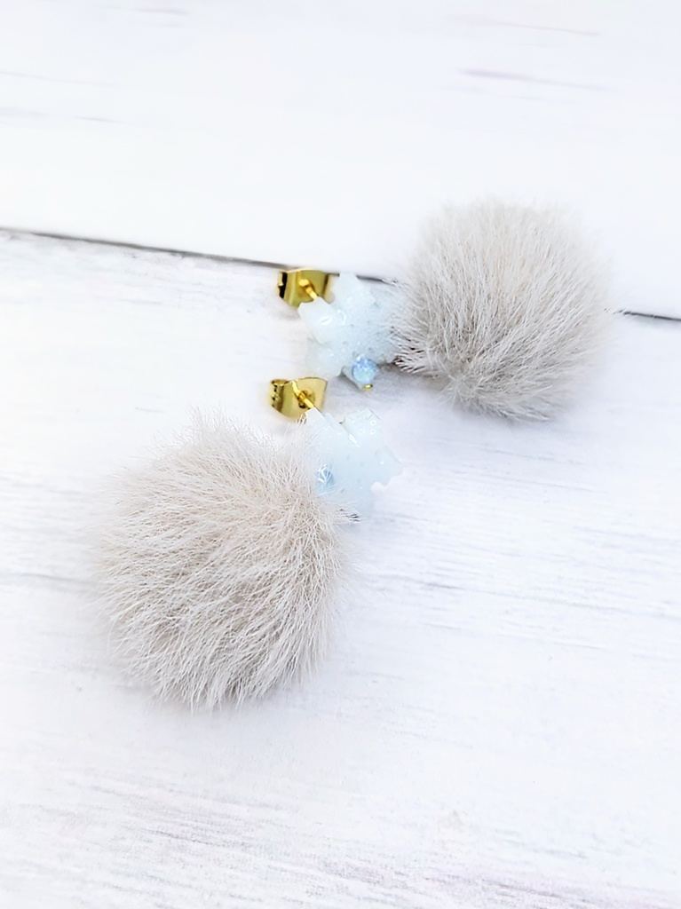 レジンアクセサリー ピアス スノーフレーク型 ファーカラー6種