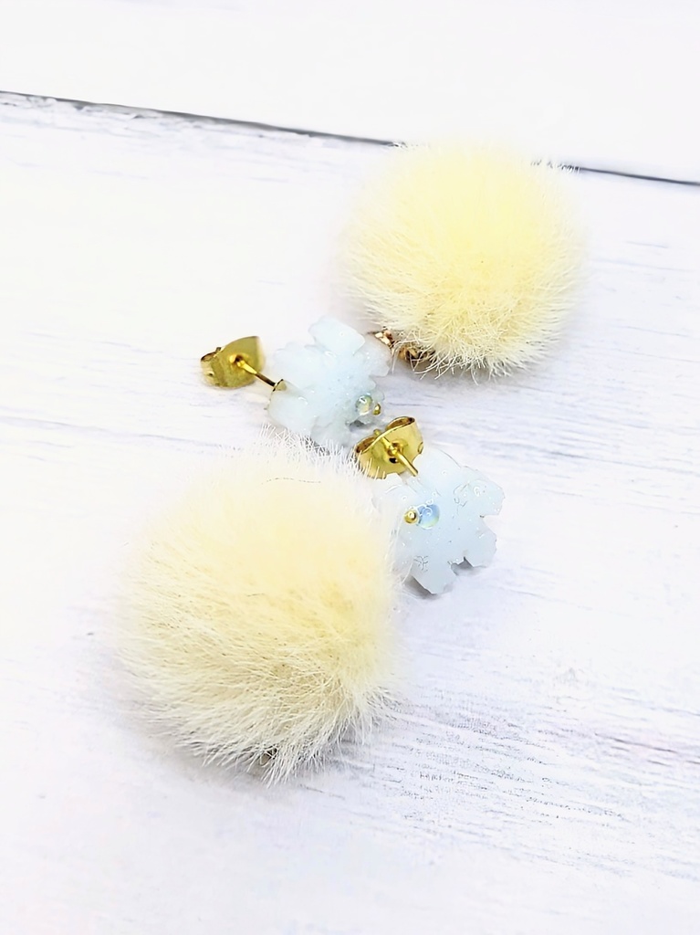 レジンアクセサリー ピアス スノーフレーク型 ファーカラー6種