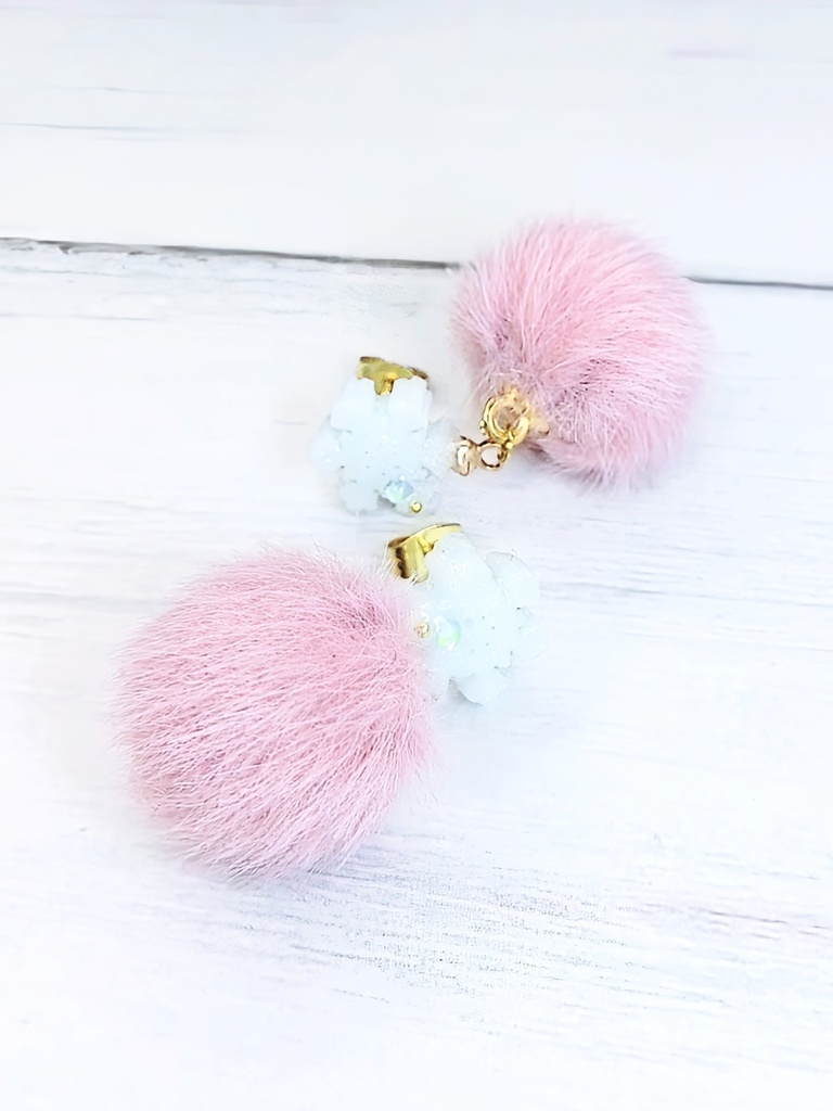 レジンアクセサリー ピアス スノーフレーク型 ファーカラー6種