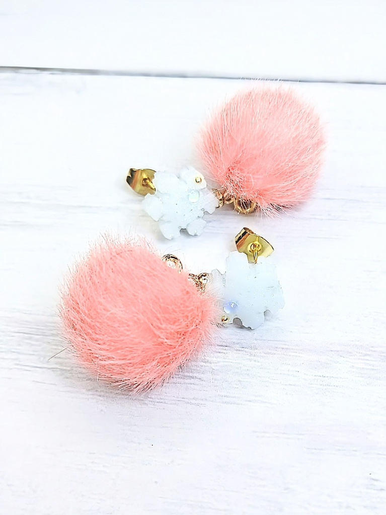 レジンアクセサリー ピアス スノーフレーク型 ファーカラー6種