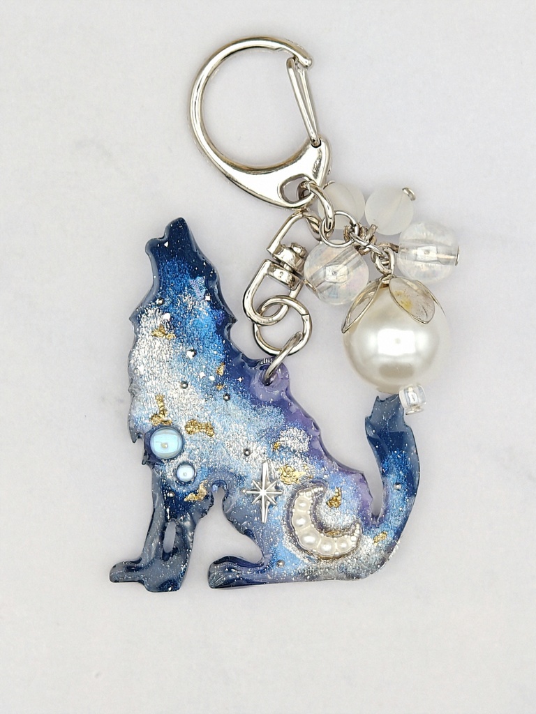 満月の夜のオオカミキーホルダー