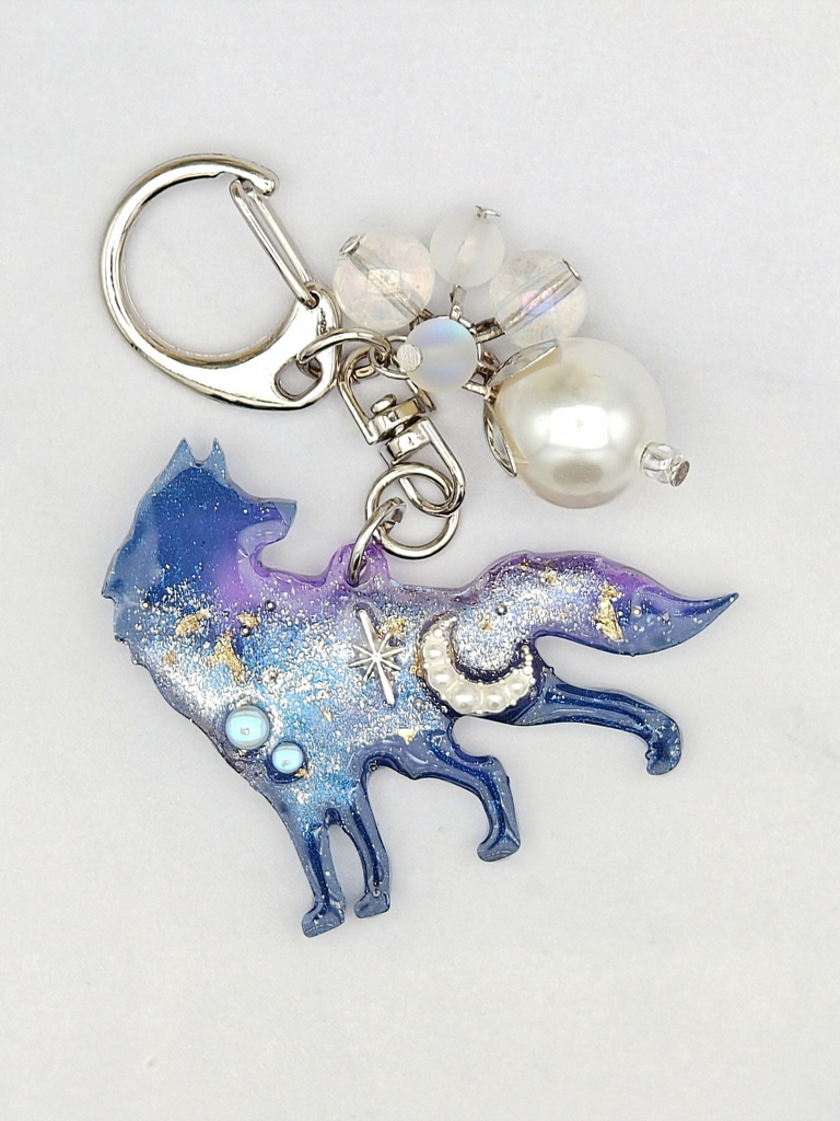 満月の夜のオオカミキーホルダー