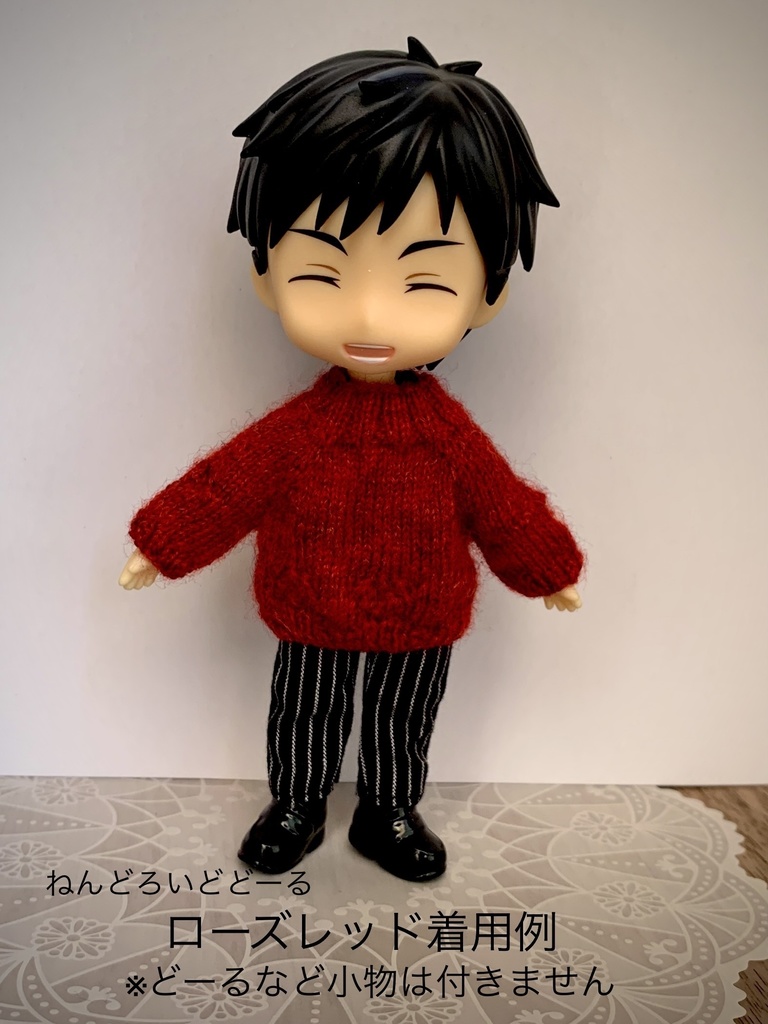 お花の透かし模様入りセーター