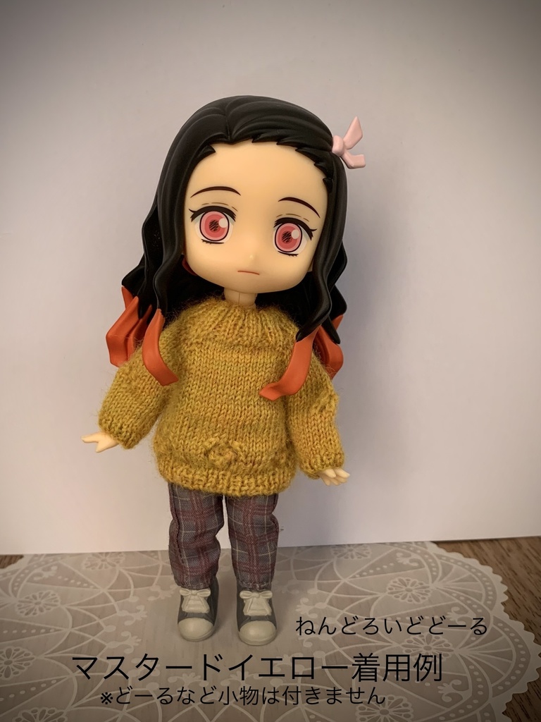 お花の透かし模様入りセーター