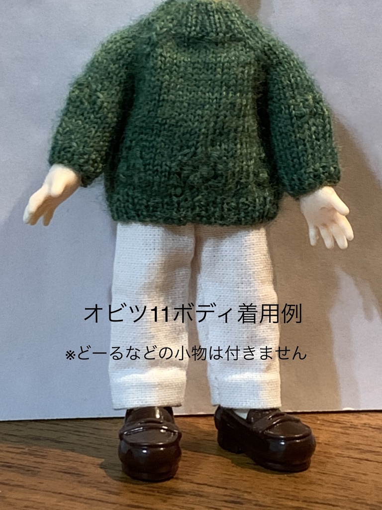 お花の透かし模様入りセーター