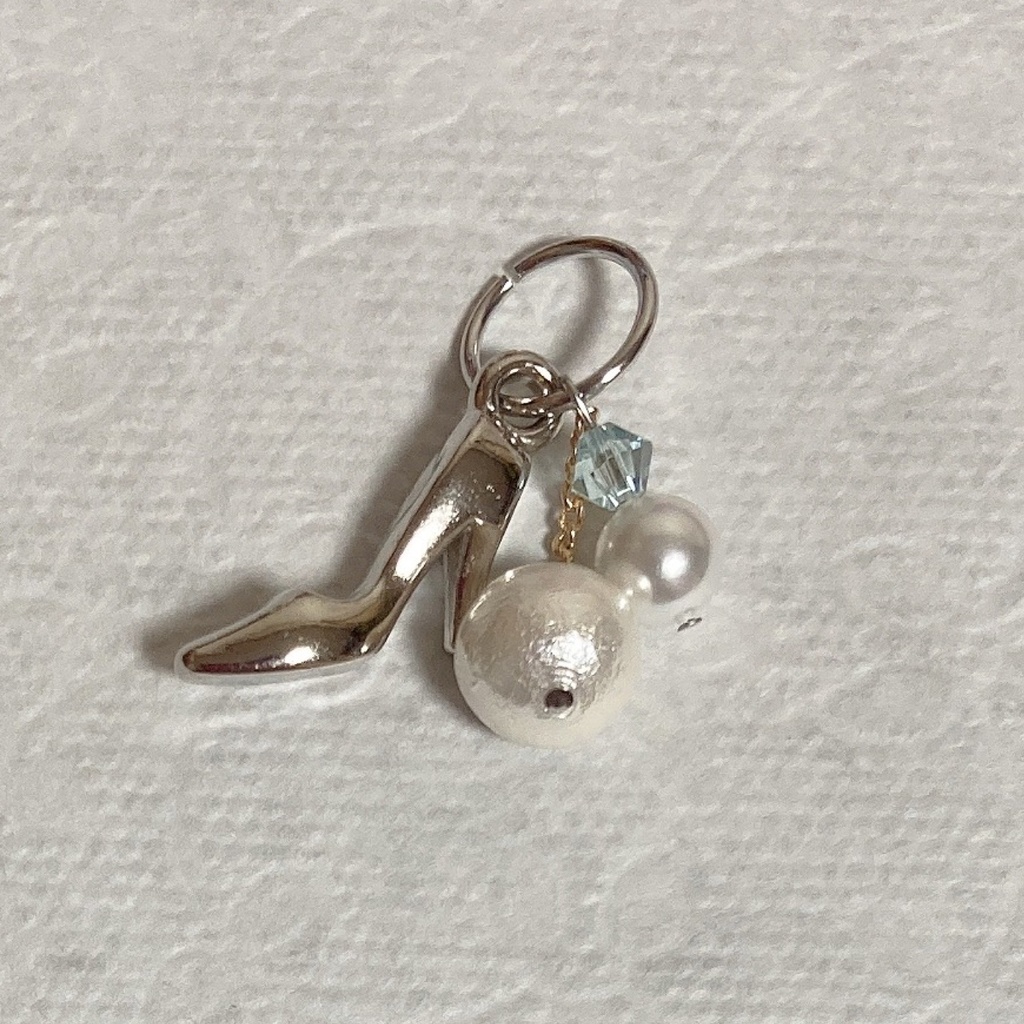 プリンセス♪サテン・オーガンジーリボンとコットンパール、スワロフスキーのふんわりヘアクリップ バレッタ ヘアゴム 〜 水色 〜