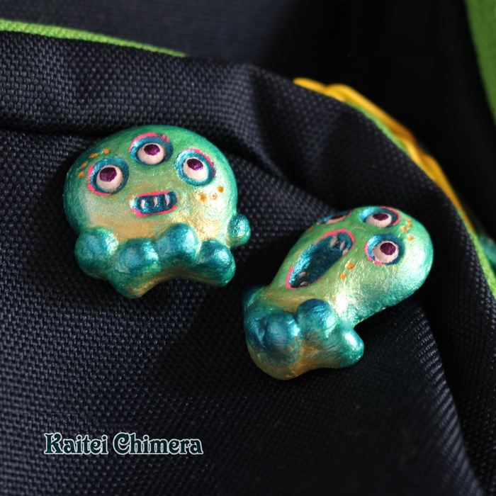 三つ目ブローチ