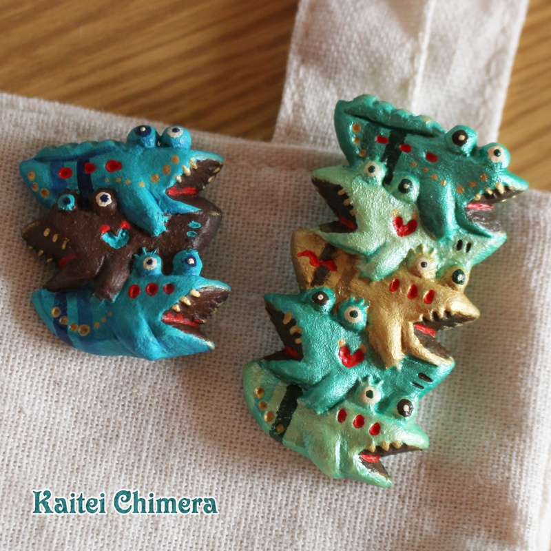 カレイなる積みわっにブローチ