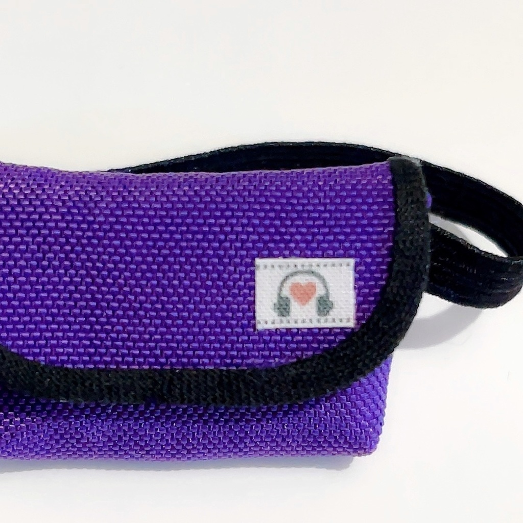 推し色ボディバッグ