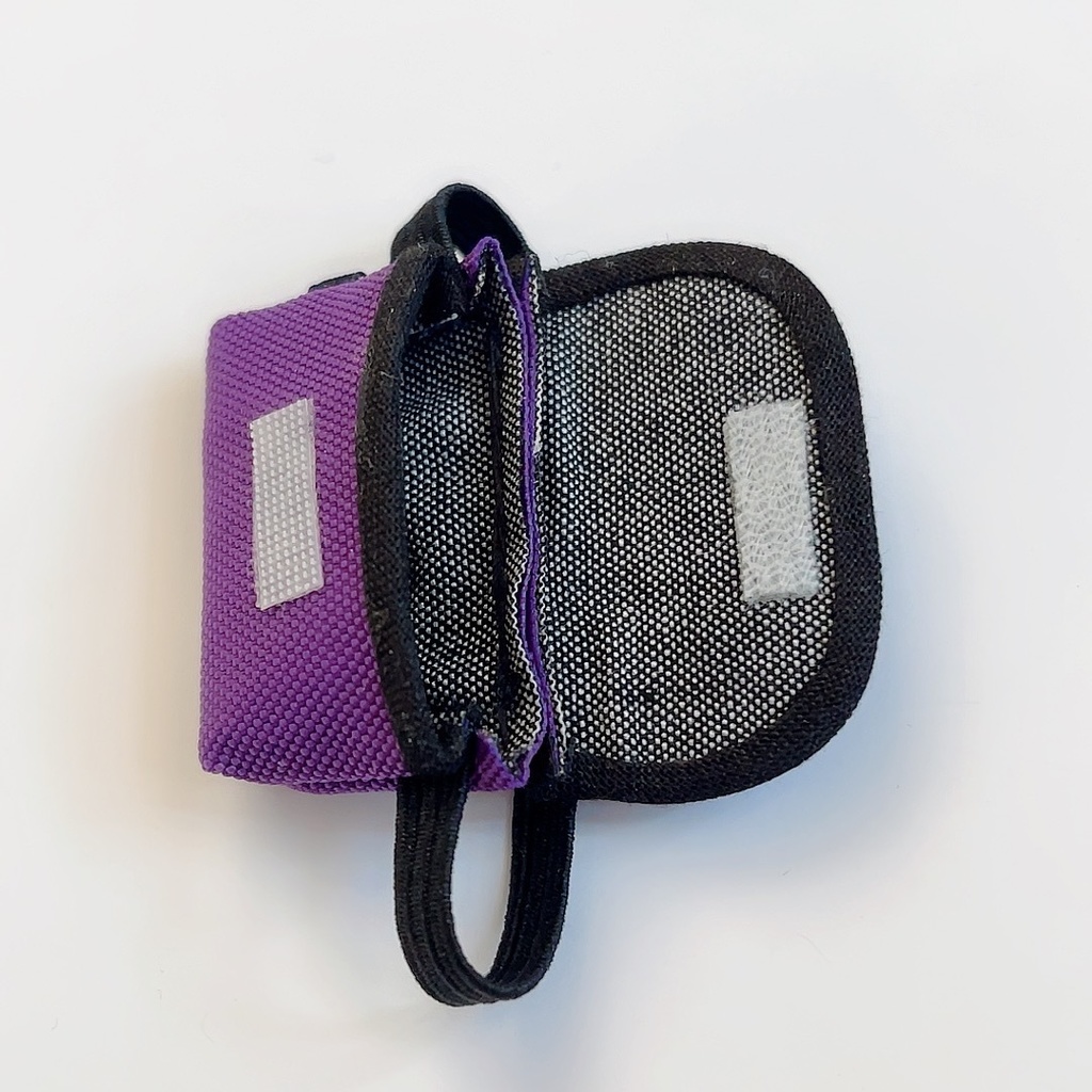 推し色ボディバッグ