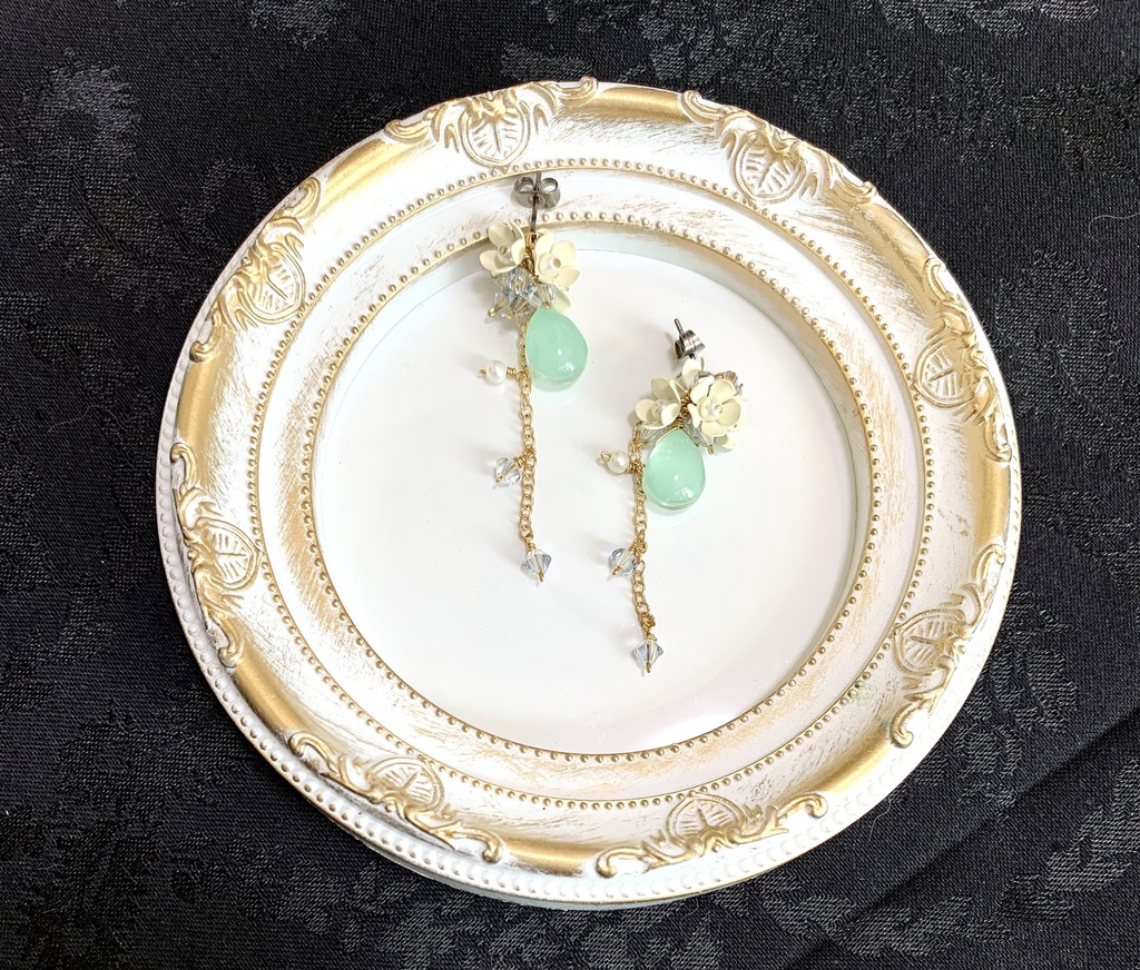 溶けかけクリームソーダカラーの耳飾り