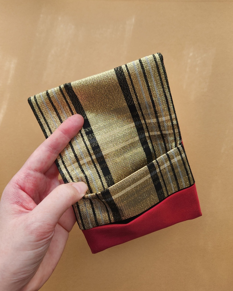 大人が持てるポケットティッシュケース 赤×金