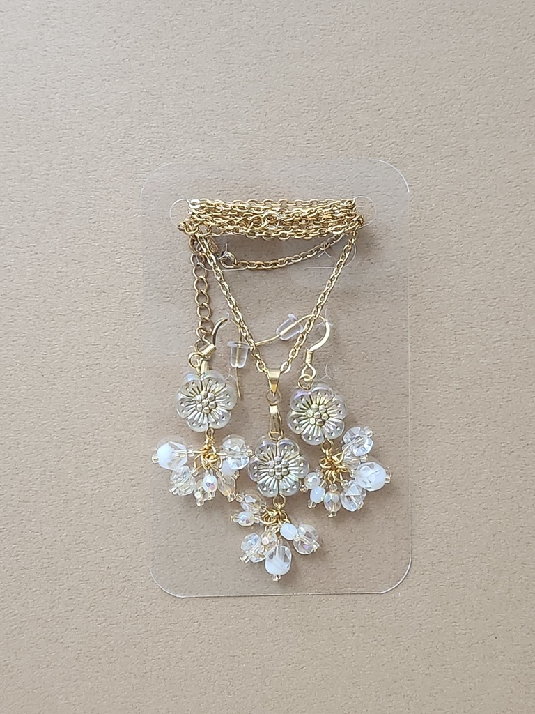 オパールフラワーシリーズ/ゴールド ピアス、ネックレスセットver