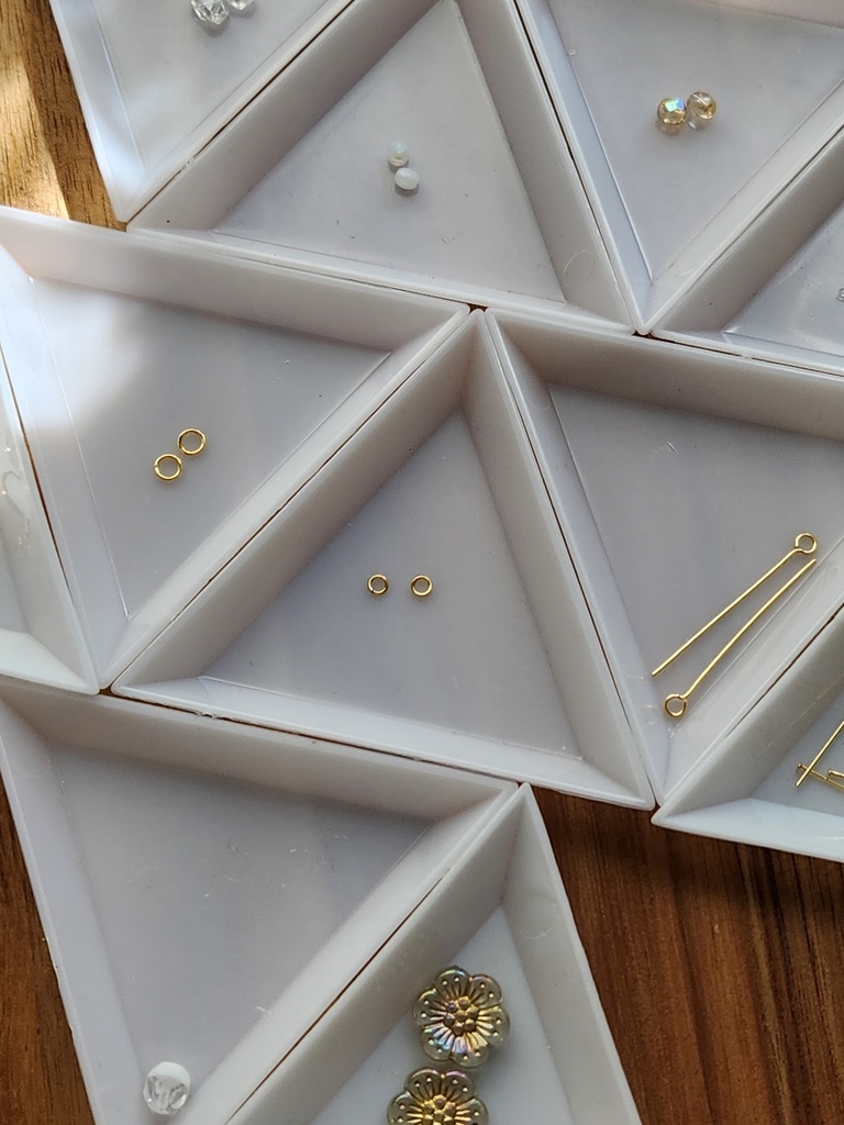 オパールフラワーシリーズ/ゴールド ピアス単体