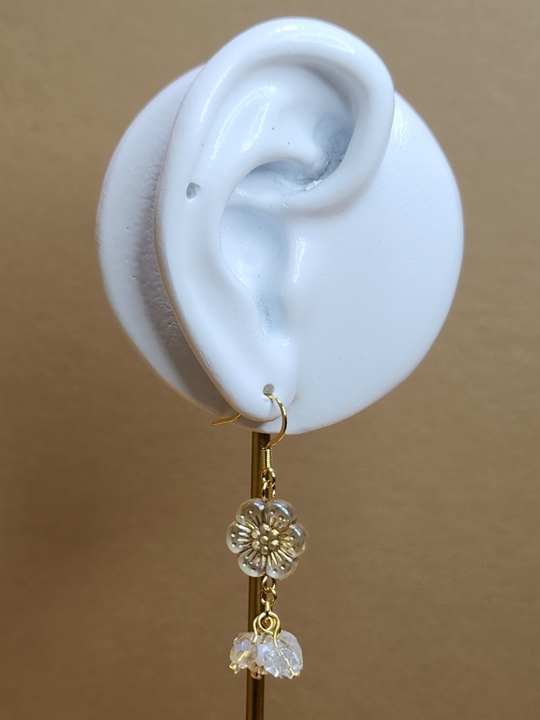 オパールフラワーシリーズ/ゴールド ピアス単体