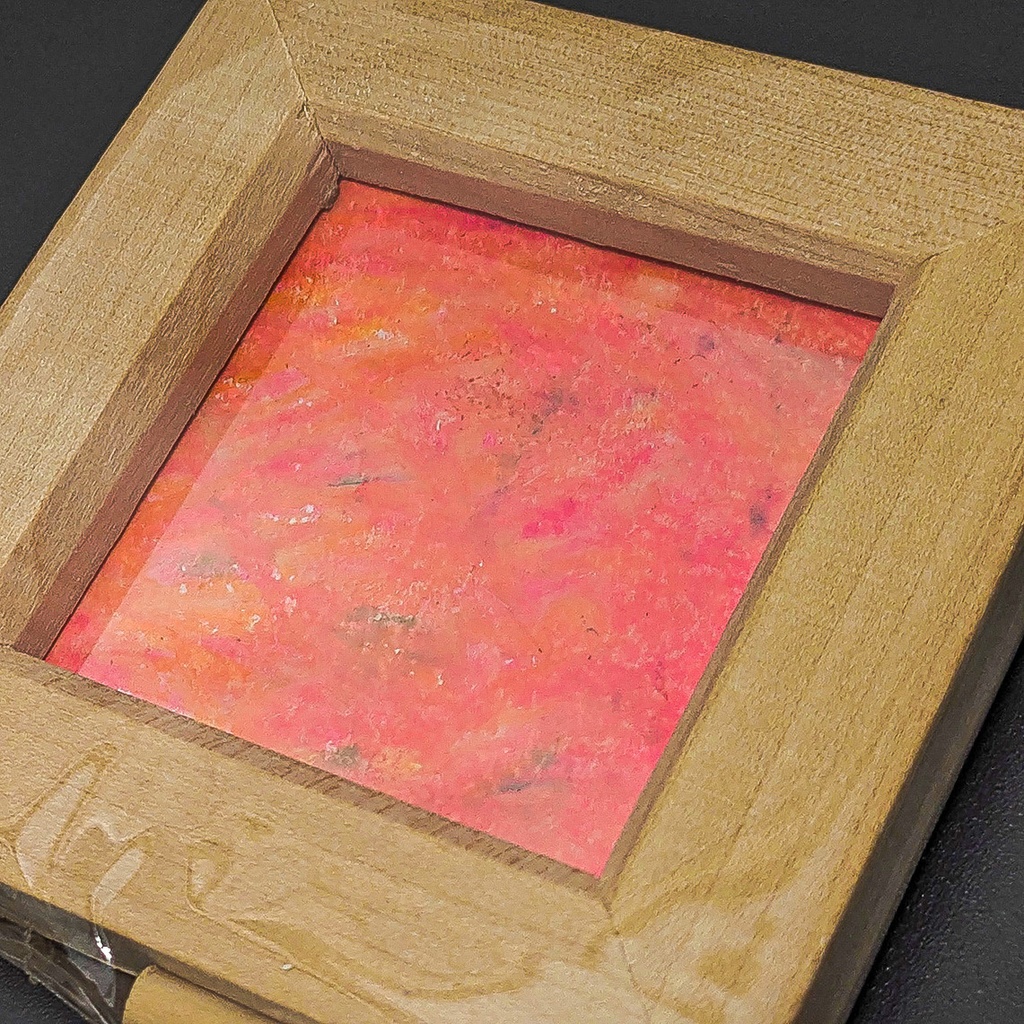 「桃色の装い」 ミニ原画/クレパスB(5.6×5.6㎝)