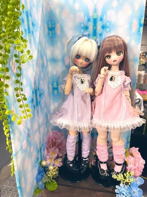 肩出しワンピースとくしゅくしゅソックス