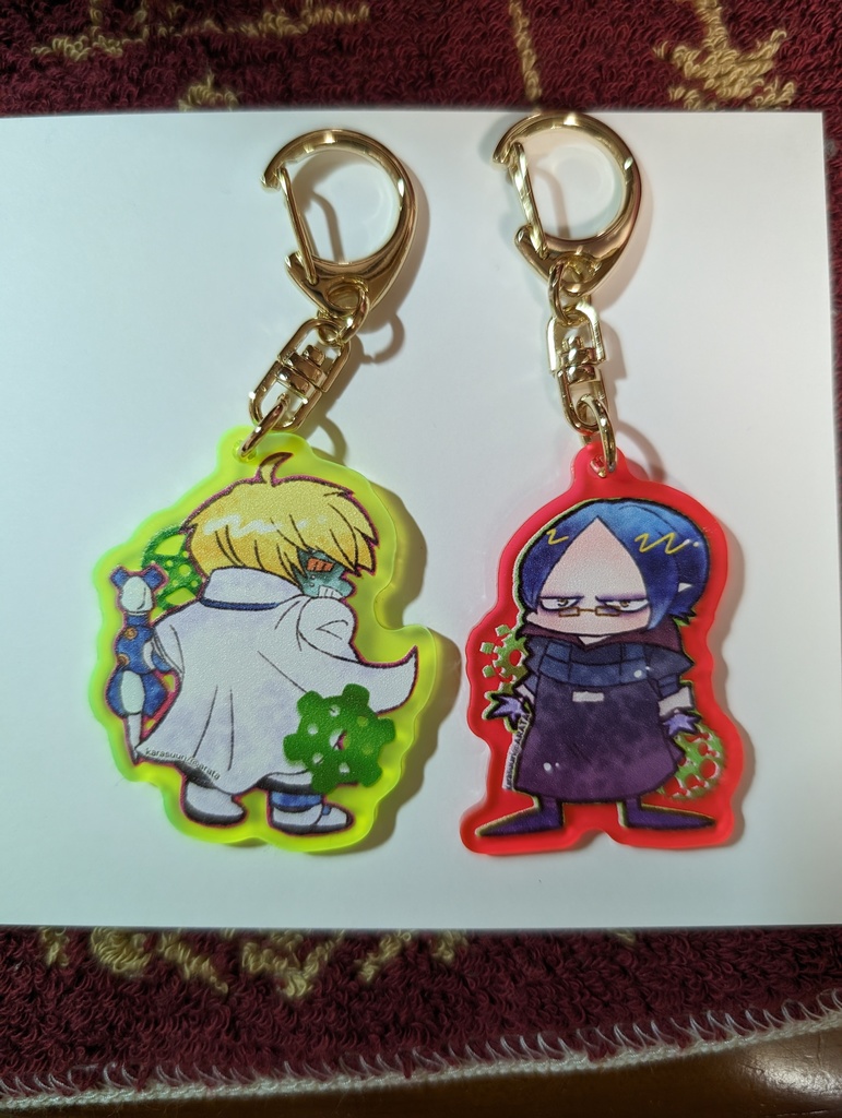カラーアクリルキーホルダー　（右）クロウ