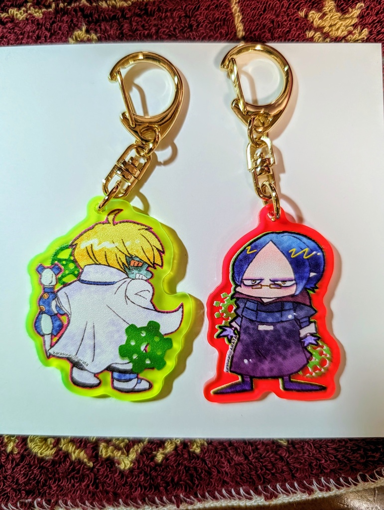 カラーアクリルキーホルダー　（左）ロボカイ