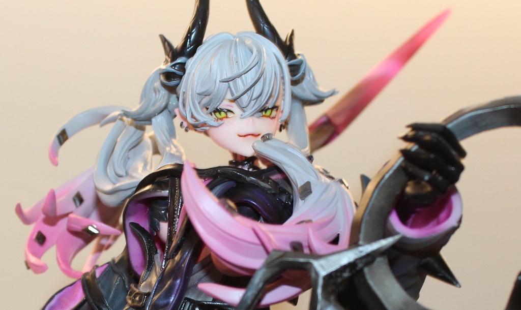 となも９)リリス