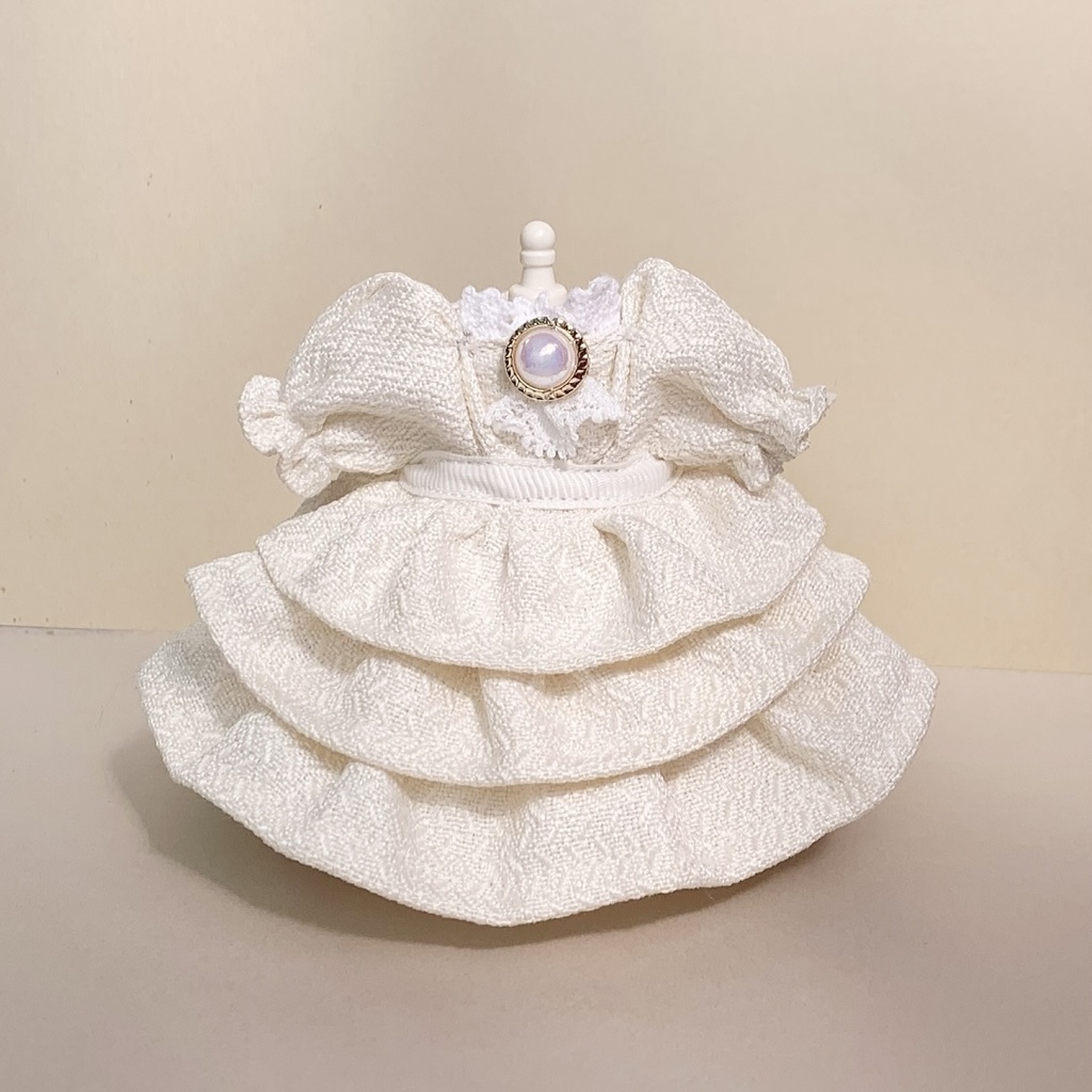 ふりふりフリルの舞踏会ドレス