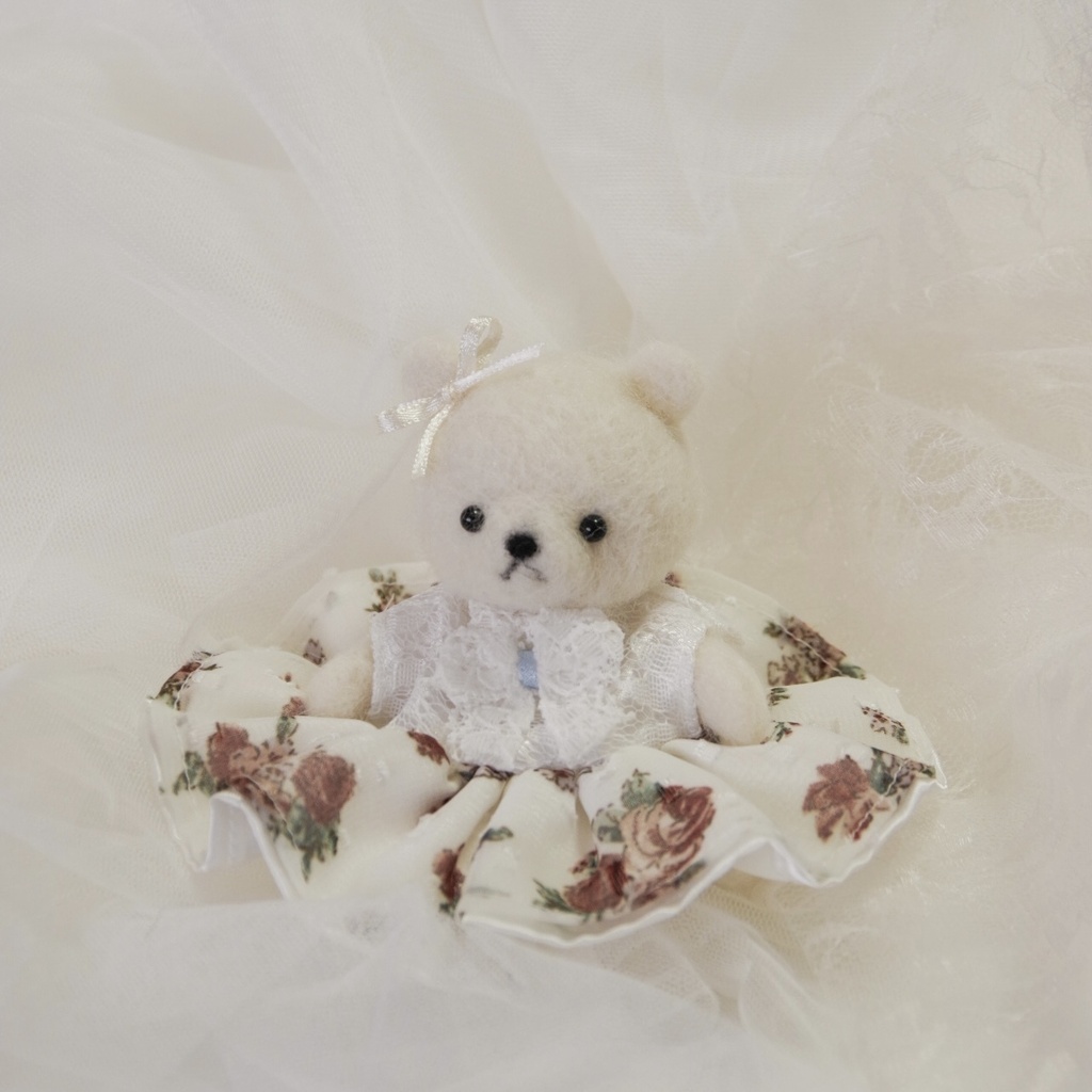 薔薇園が大好きな White bareの『恋心(ここ)』