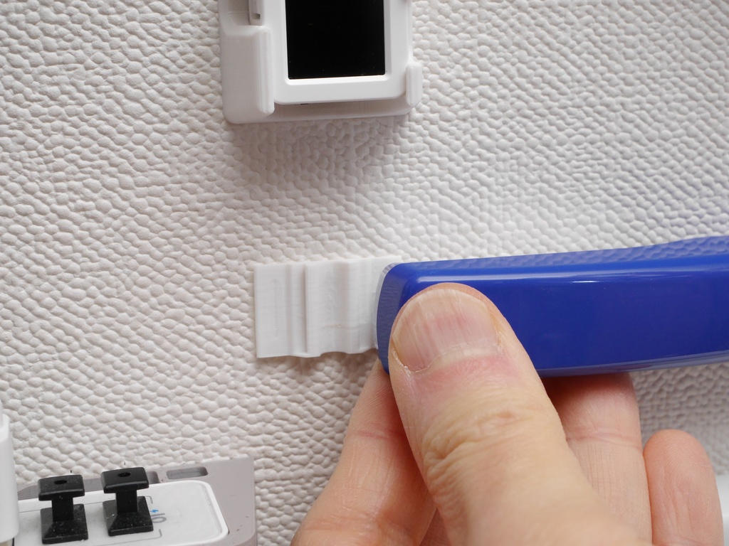 ATOMS3用壁付けホルダー