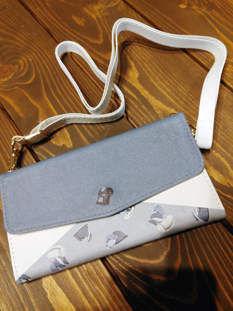 グェイラの三つ折りスマホケース【キャプション必読】