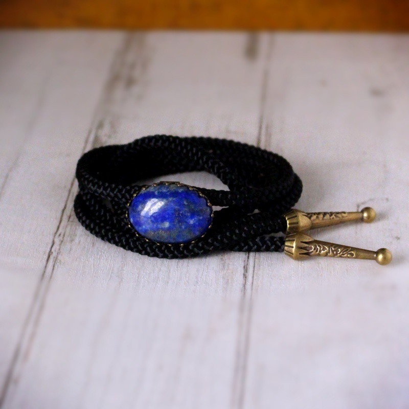 天然色ラピスラズリ ループタイ クラウン枠アンティーク調