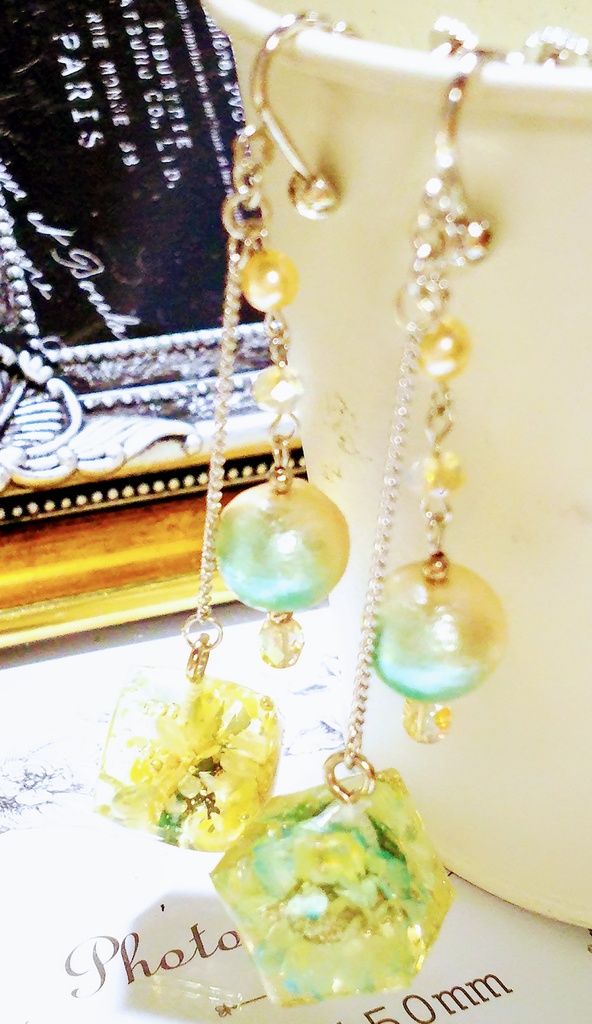 花 ピアス:イヤリング green+white/orange+white/bluegreen+white