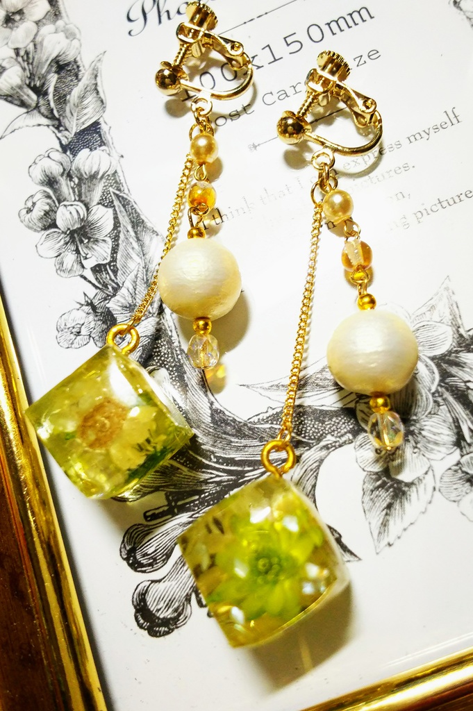 花　ピアス：イヤリング　green+white/orange+white/bluegreen+white