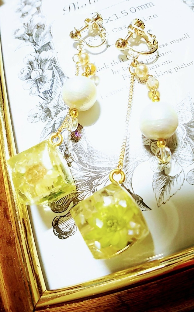 花 ピアス:イヤリング green+white/orange+white/bluegreen+white
