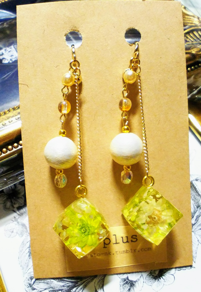 花 ピアス:イヤリング green+white/orange+white/bluegreen+white