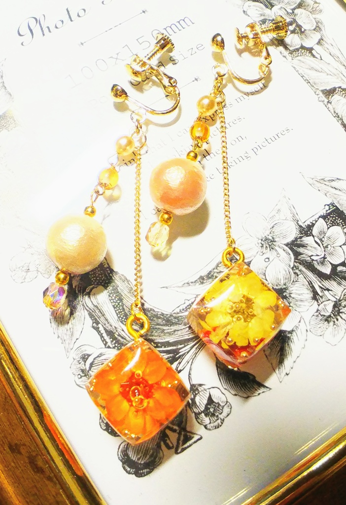 花 ピアス:イヤリング green+white/orange+white/bluegreen+white