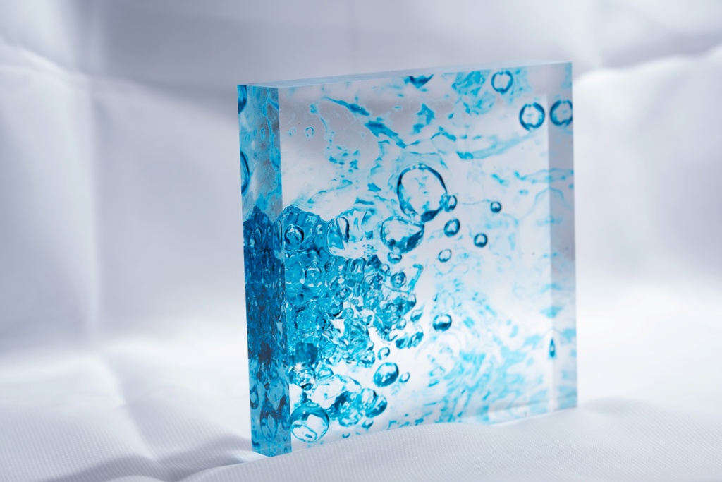 液体彫刻アクリルキューブ