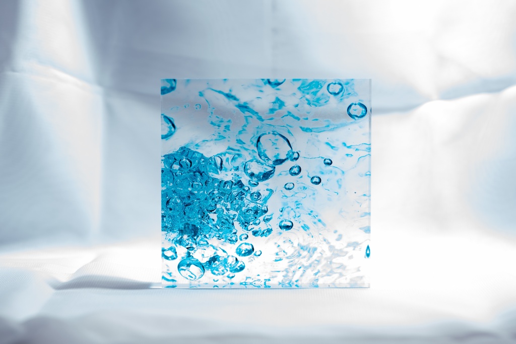 液体彫刻アクリルキューブ