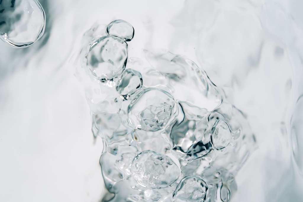 水面テクスチャ素材｜気泡と波紋の水面写真