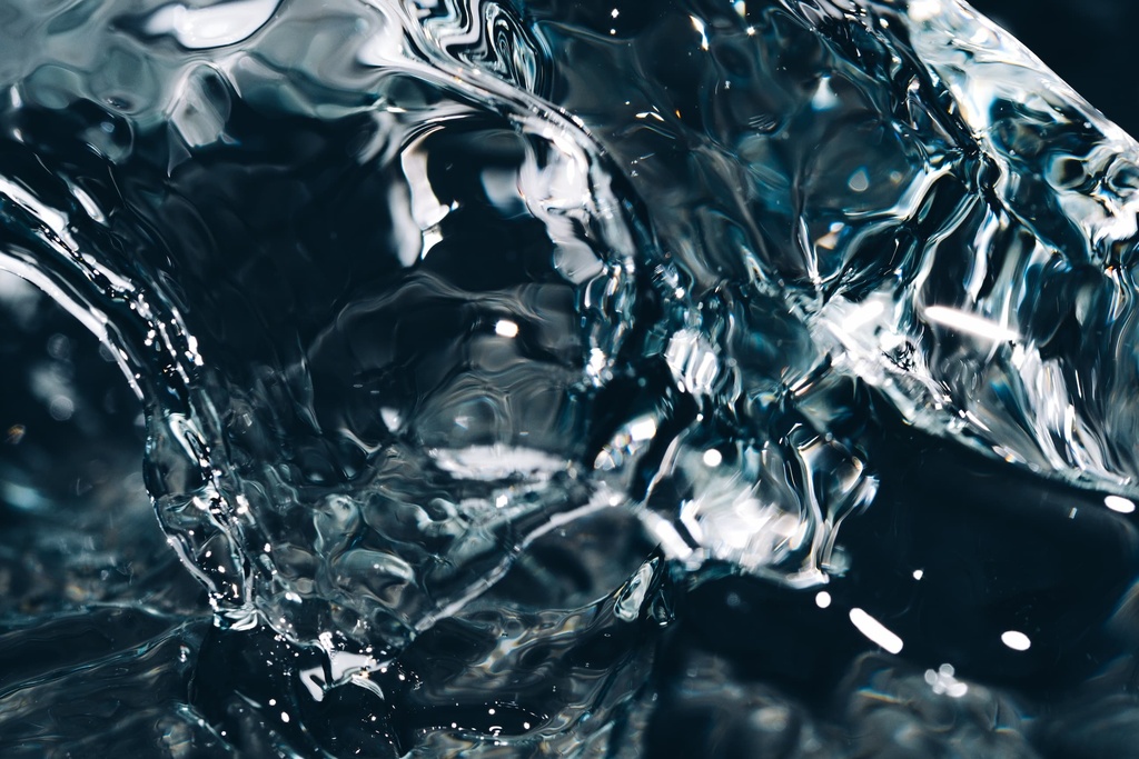 水面テクスチャ素材｜気泡と波紋の水面写真