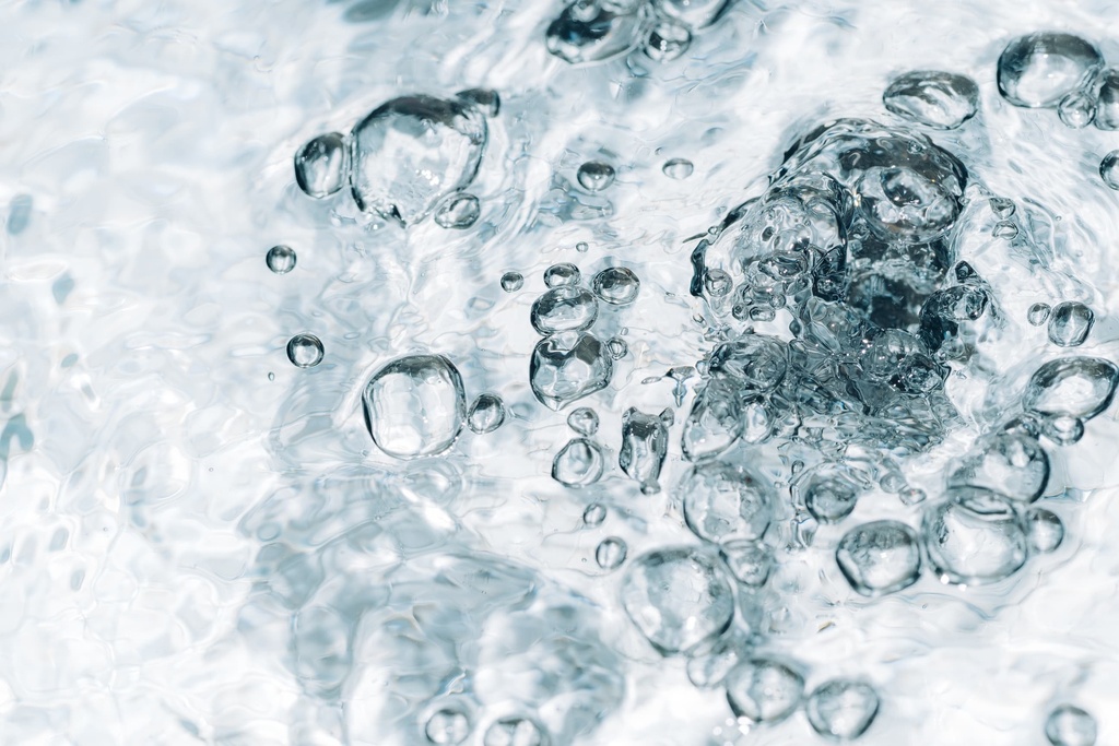 水面テクスチャ素材｜気泡と波紋の水面写真