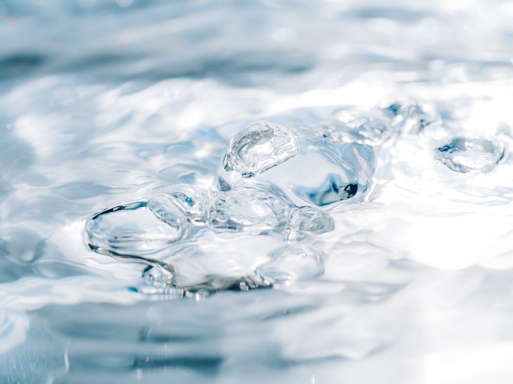 【無料】配信向け 気泡と波紋の水面写真 水面テクスチャ素材