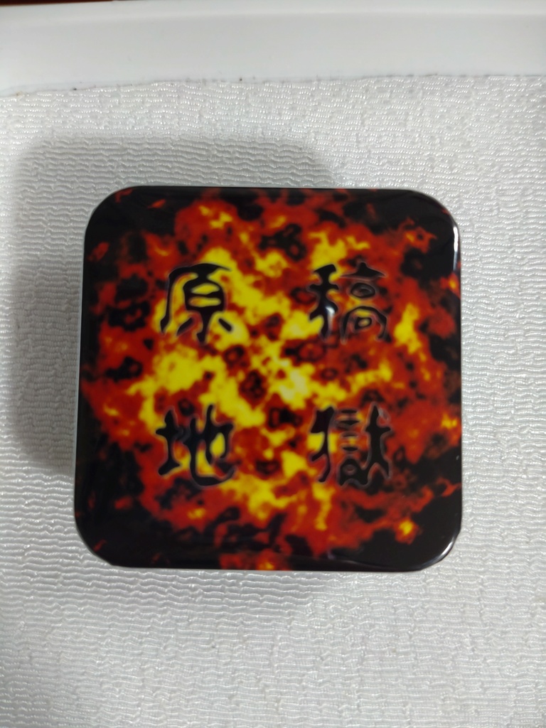 『原稿地獄』缶バッジ/スタンド付き