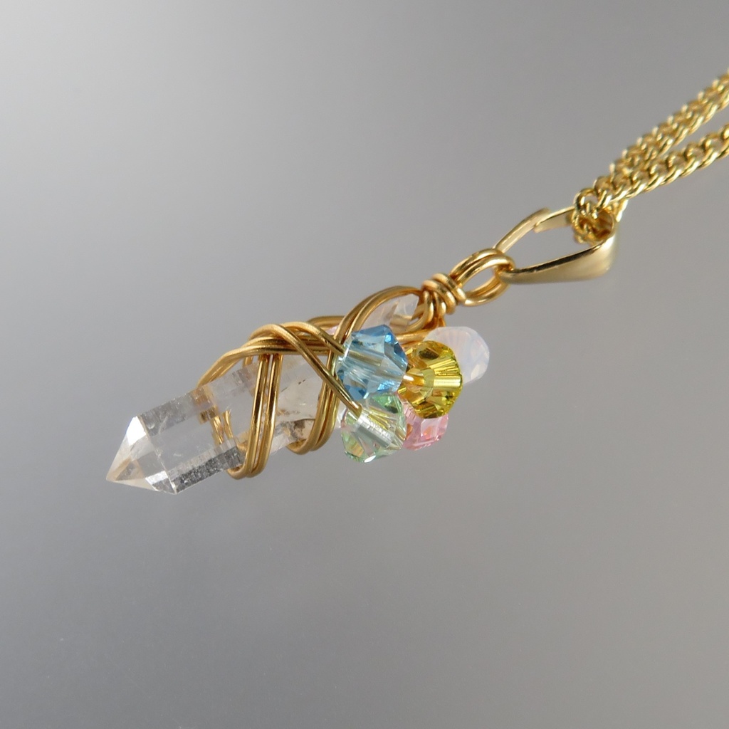 水晶ポイントのネックレス 短刀・脇差・打ち刀