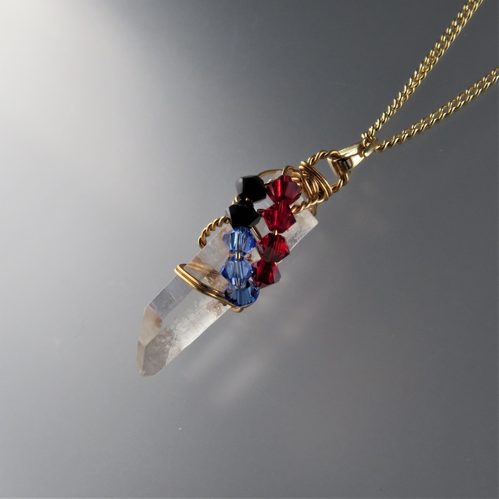 水晶ポイントのネックレス 短刀・脇差・打ち刀