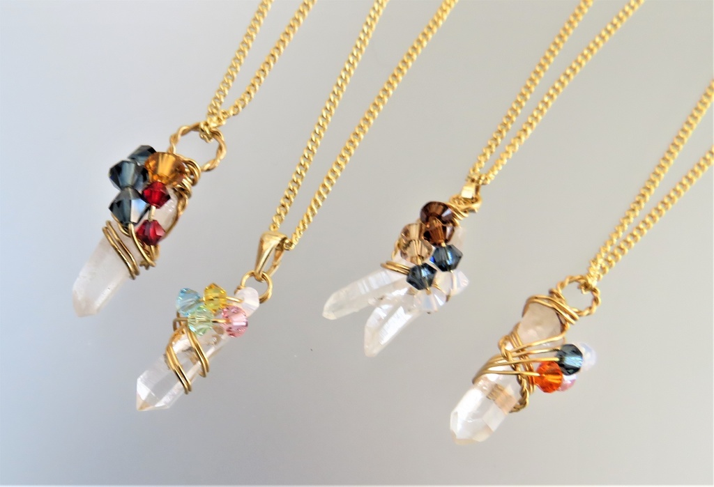 水晶ポイントのネックレス 短刀・脇差・打ち刀