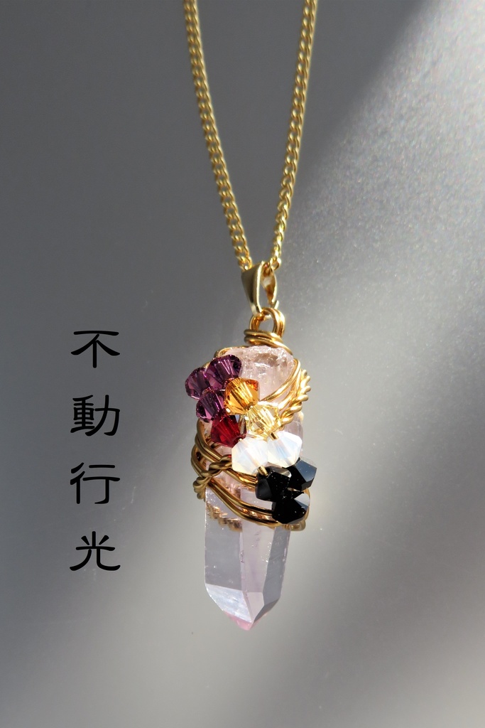 水晶ポイントのネックレス 短刀・脇差・打ち刀