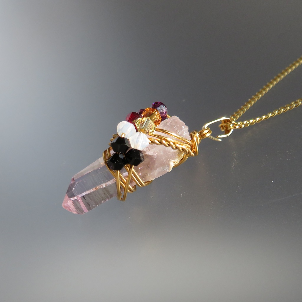 水晶ポイントのネックレス 短刀・脇差・打ち刀