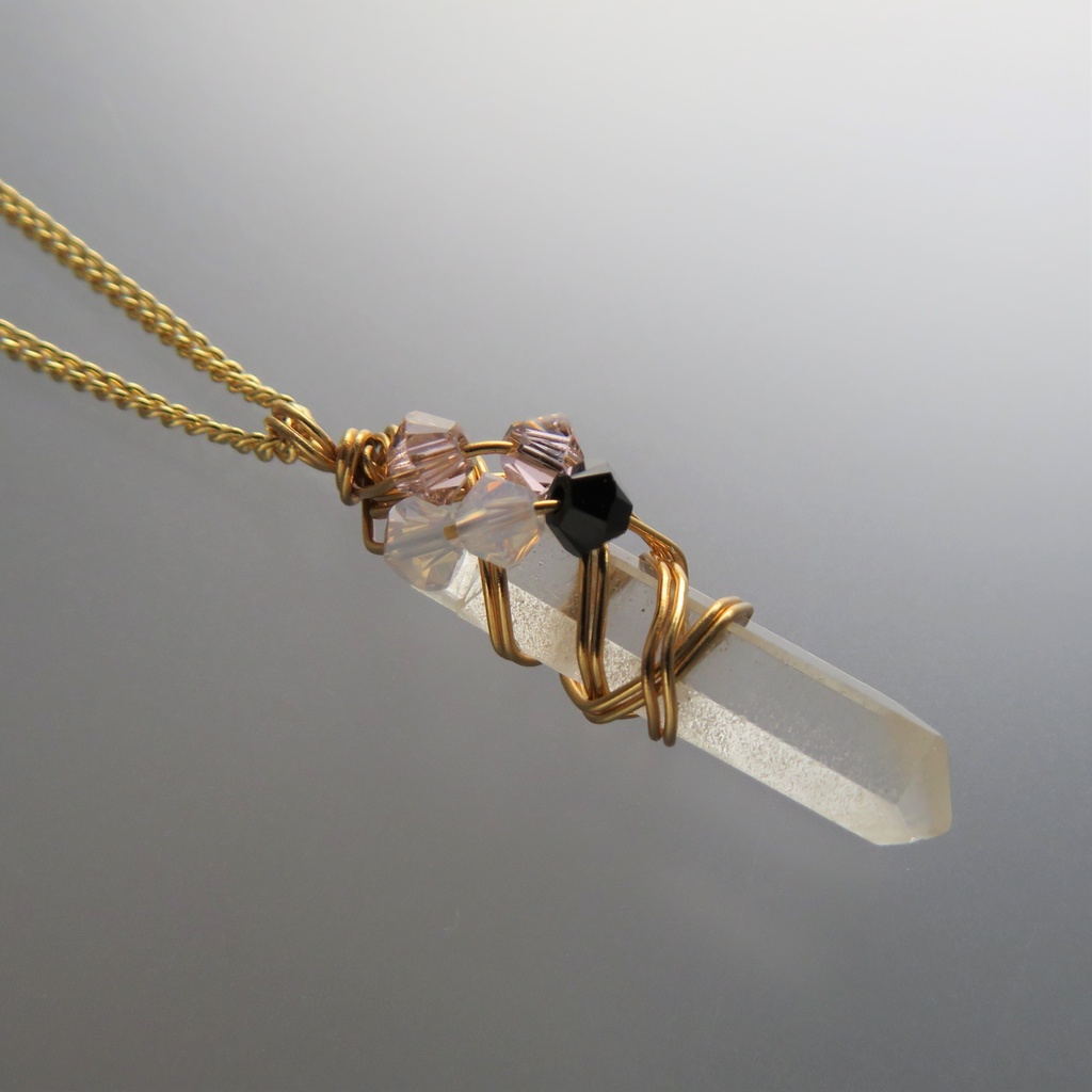 水晶ポイントのネックレス 短刀・脇差・打ち刀