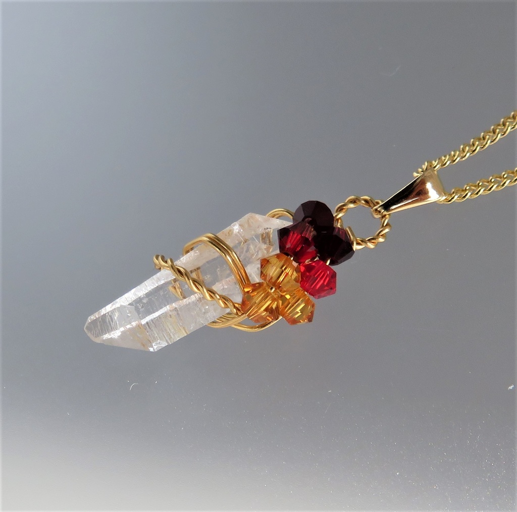 水晶ポイントのネックレス 短刀・脇差・打ち刀