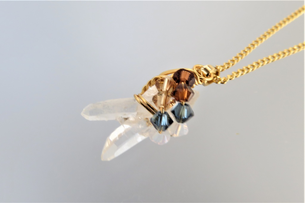 水晶ポイントのネックレス 短刀・脇差・打ち刀