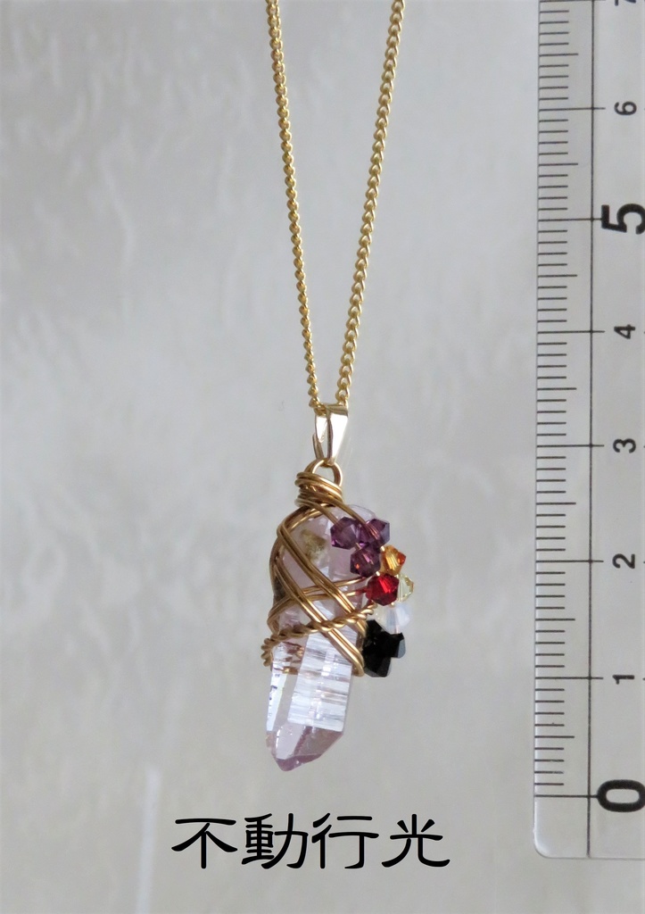 水晶ポイントのネックレス 短刀・脇差・打ち刀